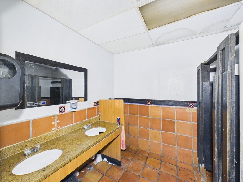 More Photos Of 6314 Antoine Dr, Houston Restaurant For Sale