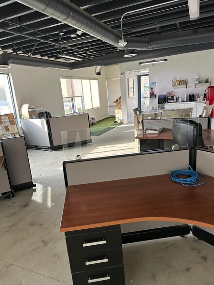 More Photos Of 77530 Enfield Ln, Palm Desert Showroom For Sale