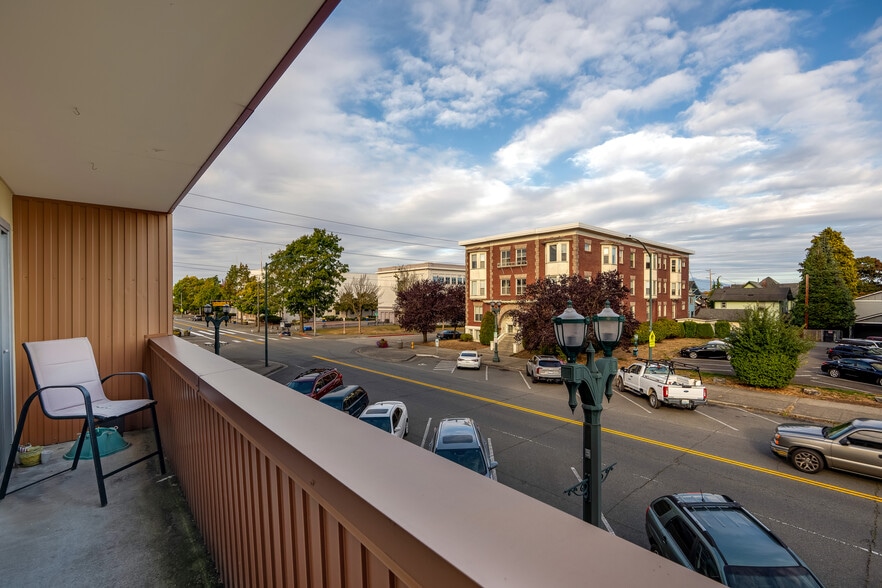 More Photos Of 2510-2512 Colby Ave, Everett Storefront Retail Office For Sale