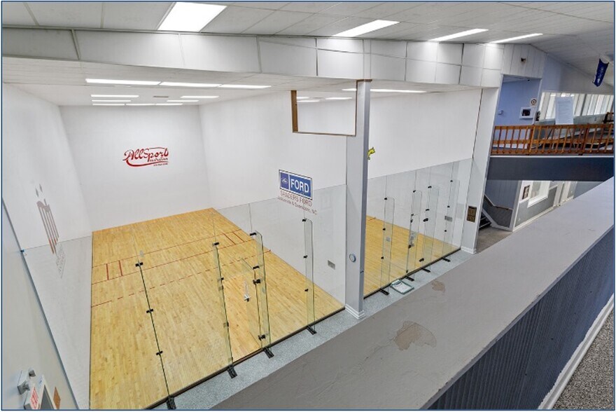 More Photos Of 104 N Marine Blvd, Jacksonville Health Club For Sale