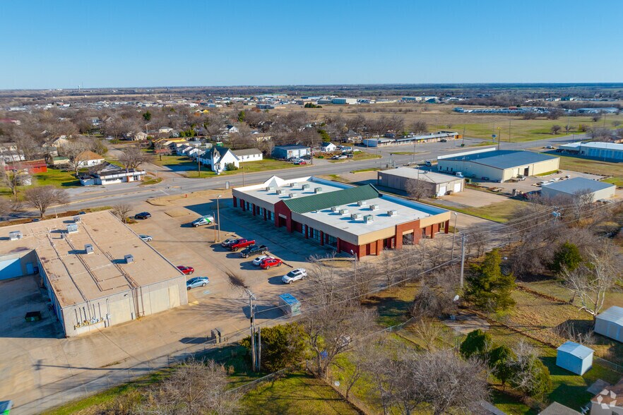 More Photos Of 1801 SW 11th St, Lawton Office For Sale
