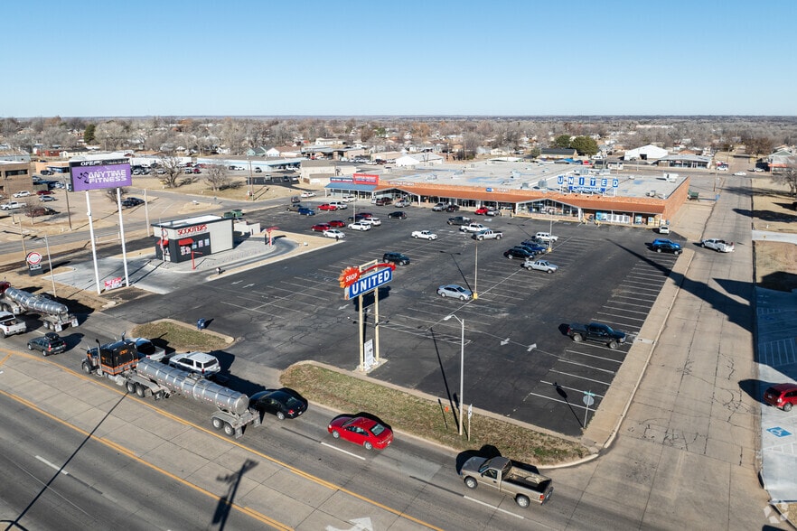More Photos Of 2110 Oklahoma Ave, Woodward Freestanding For Sale