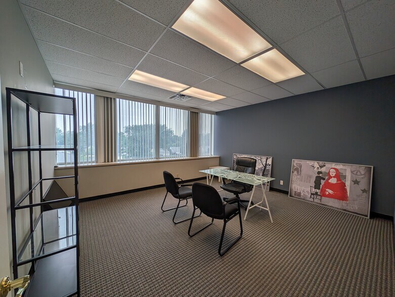 More Photos Of 401 S Earl Ave, Lafayette Office For Lease