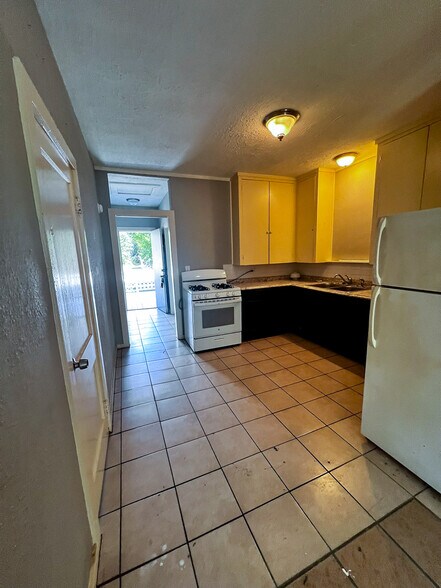 More Photos Of 108 N Gordon Dr, Crockett Apartments For Sale