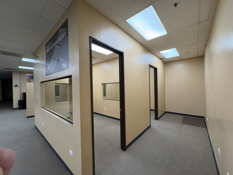 More Photos Of 7318 S Revere Pky, Englewood Flex For Sale