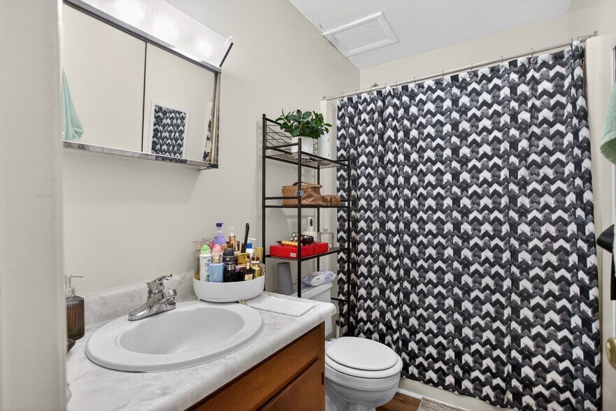 More Photos Of 990 Chicago Ave, Harrisonburg Apartments For Sale