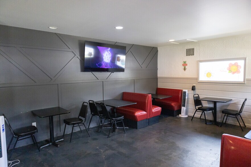 More Photos Of 104 S Main St, Centerville Restaurant For Sale