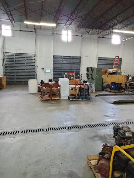 More Photos Of 225 W 74th Pl, Hialeah Warehouse For Lease