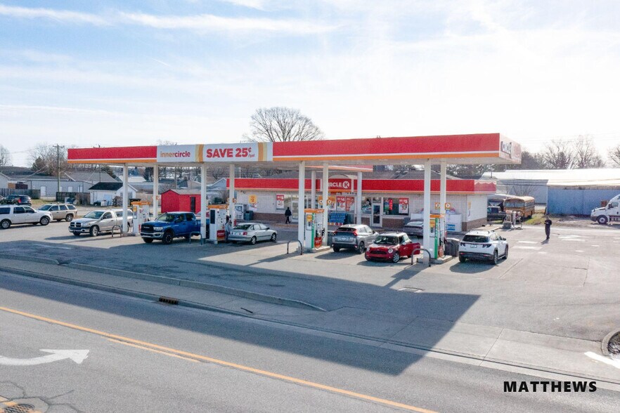 Primary Photo Of 404 W Morgan St, Spencer Convenience Store For Sale