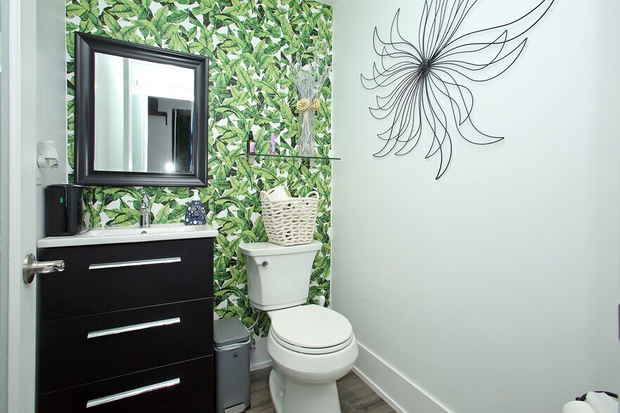 More Photos Of 10-12 Centre St, Markham Office Residential For Sale