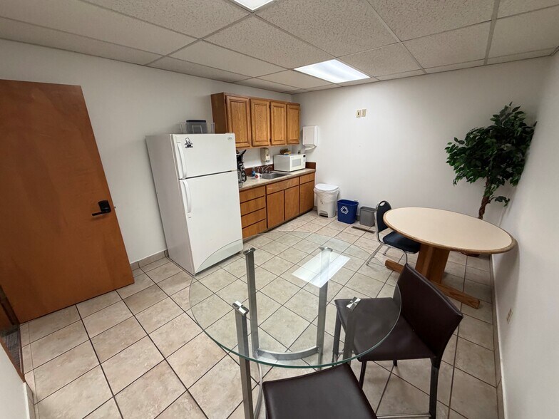 More Photos Of 402 S 333rd St, Federal Way Office Residential For Sale