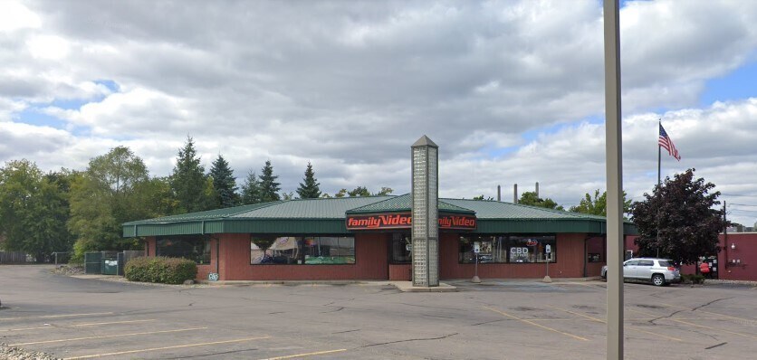 More Photos Of 2524 S Cedar St, Lansing Freestanding For Lease