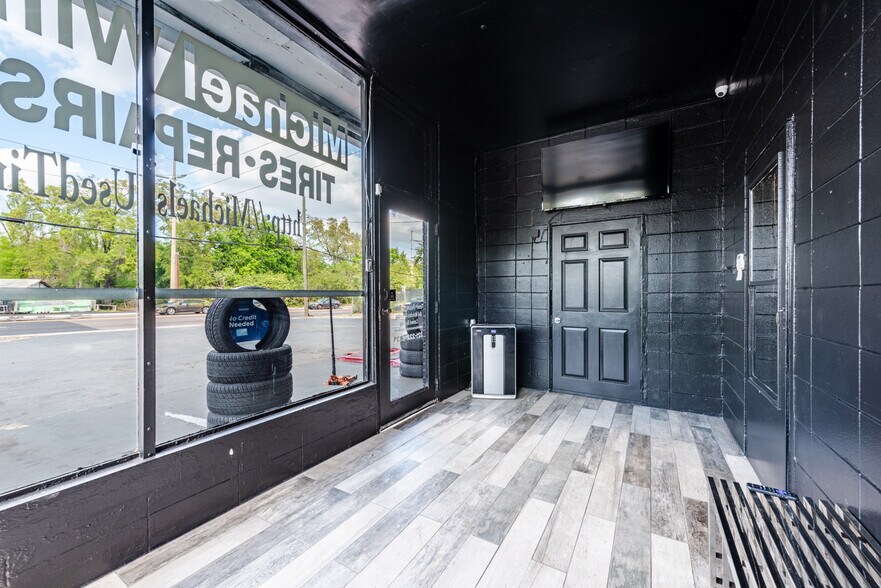 More Photos Of 2501 Sanford Ave, Sanford Auto Repair For Sale