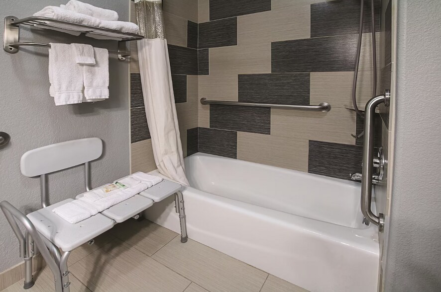 More Photos Of 1000 Dowdy Ferry Rd, Hutchins Hotel For Sale