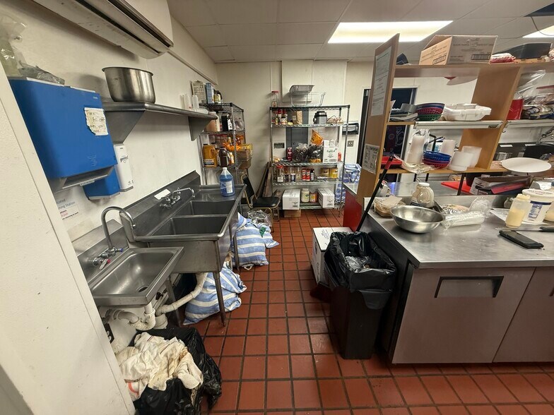 More Photos Of 7500-7504 N Main St, Dayton Bar For Sale