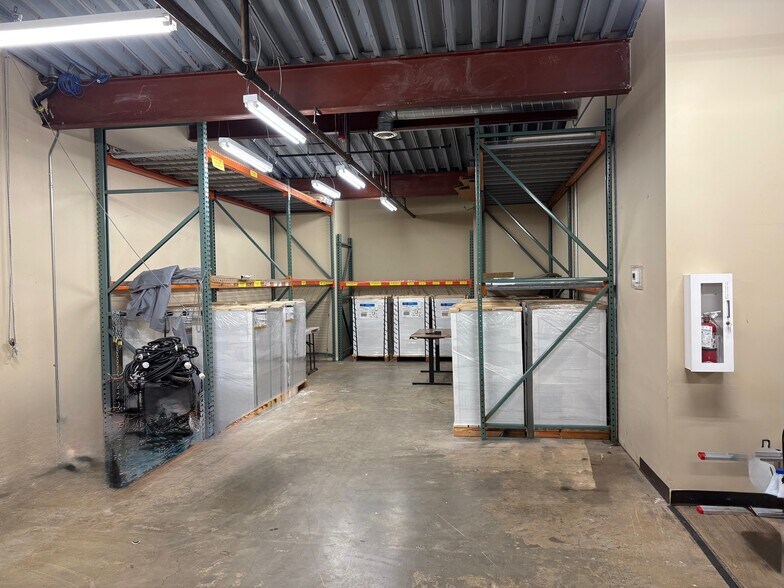 More Photos Of 4212 W Sunset Blvd, Spokane Flex For Sale