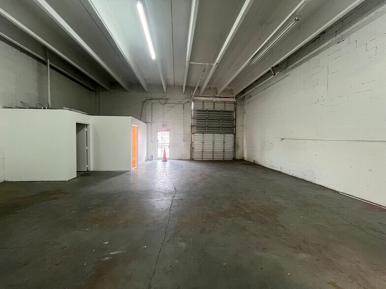 More Photos Of 13740 NW 19th Ave, Opa Locka Warehouse For Lease