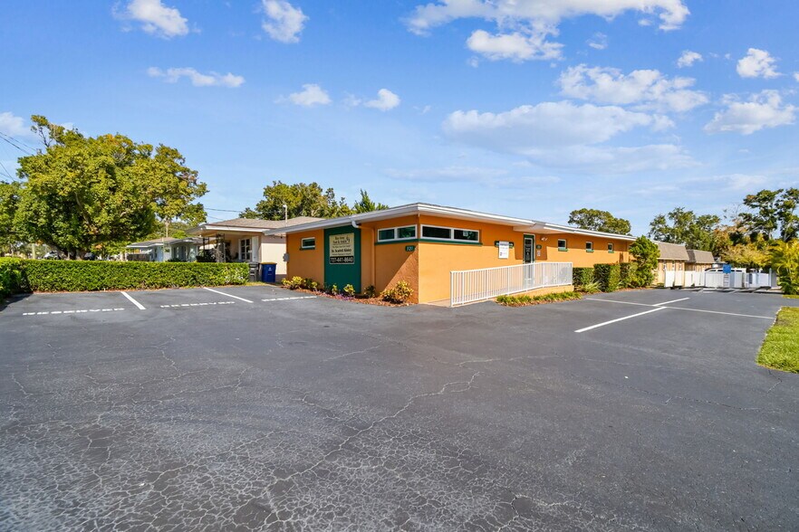 More Photos Of 321 S Lincoln Ave, Clearwater Medical For Sale