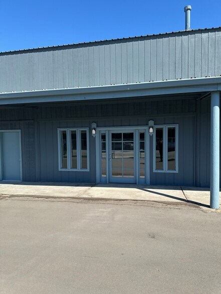 Primary Photo Of 5151 Stine Rd, Bakersfield Storefront Retail Office For Lease