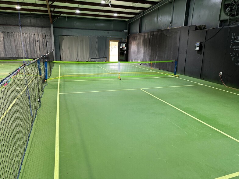 More Photos Of 2930 Springridge Rd, Raymond Freestanding For Lease