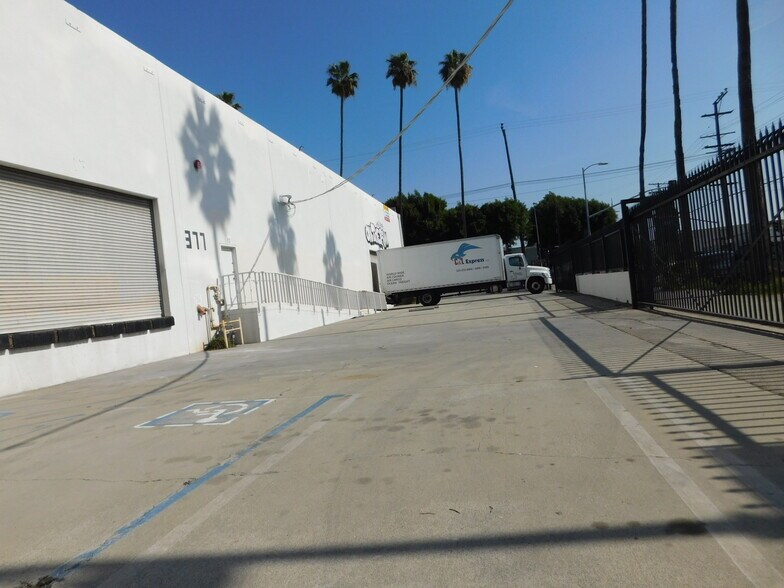 More Photos Of 365 E Jefferson Blvd, Los Angeles Warehouse For Lease