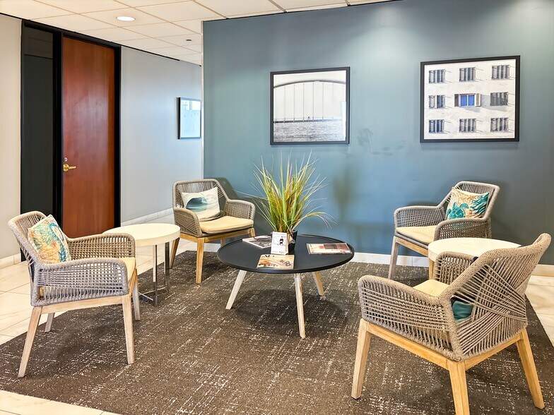 More Photos Of 7150 E Camelback Rd, Scottsdale Coworking Space