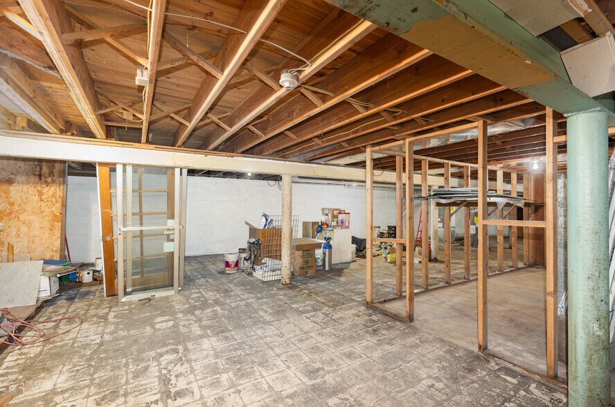 More Photos Of 32 Main St, Scottsville Storefront For Sale