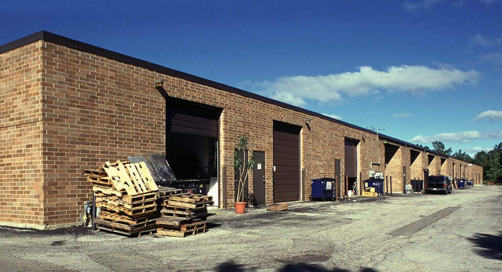 More Photos Of 641-683 Academy Dr, Northbrook Warehouse For Lease