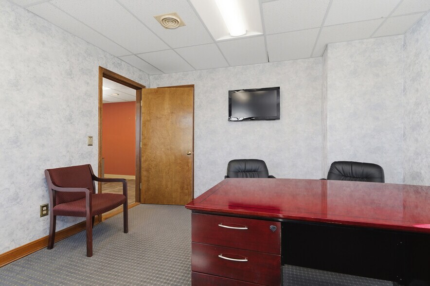 More Photos Of 352 Park Ave, Woonsocket Office For Sale