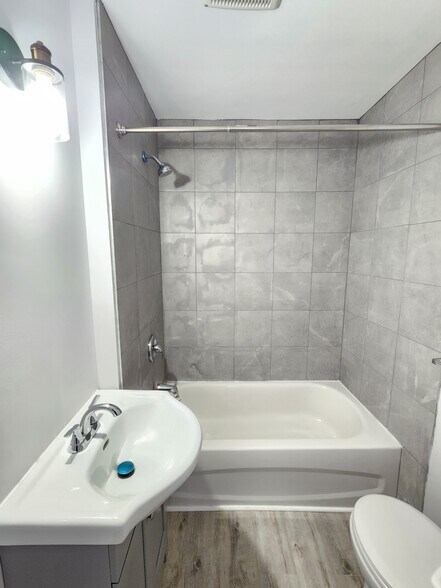 More Photos Of 170 Simcoe St S, Oshawa Apartments For Sale