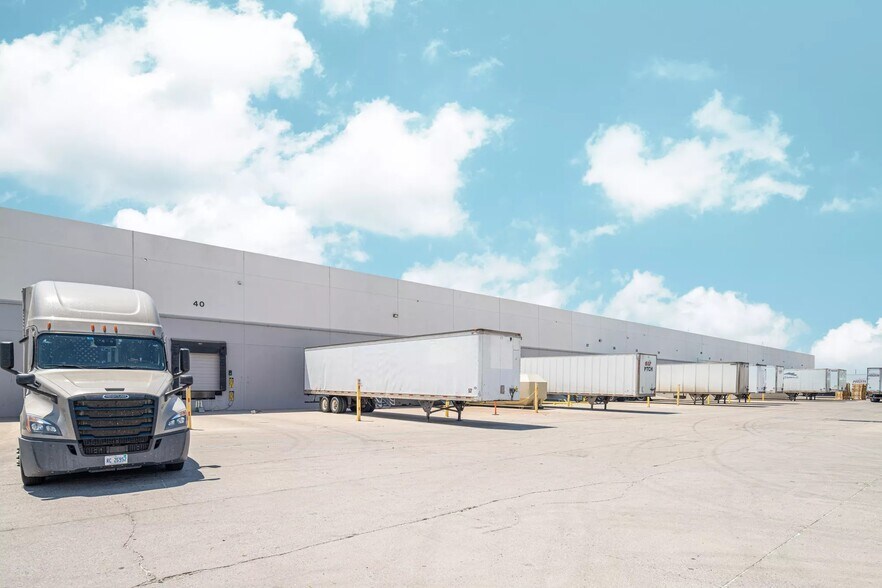 More Photos Of 12120 Esther Lama Dr, El Paso Warehouse For Lease