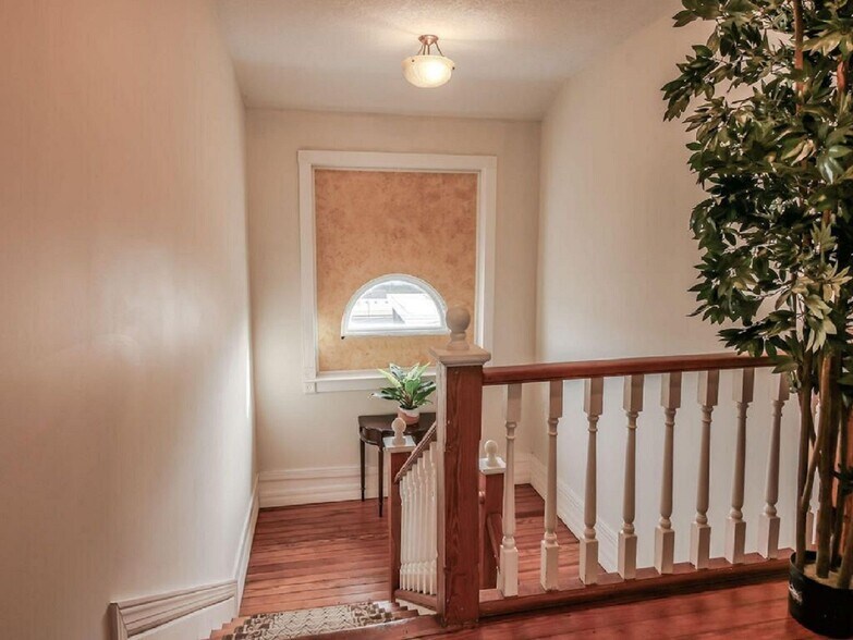 More Photos Of 203 W Washington Ave, Athens Freestanding For Sale