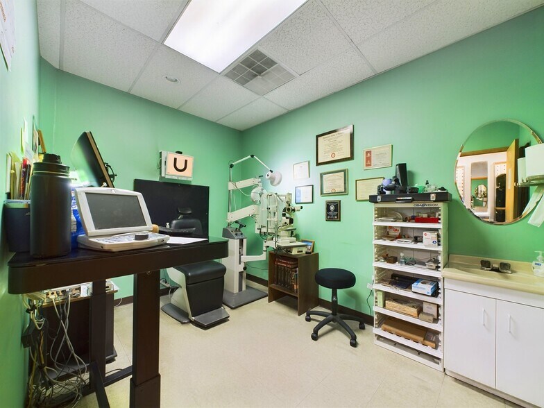 More Photos Of 10501 Academy Rd, Philadelphia Medical For Sale