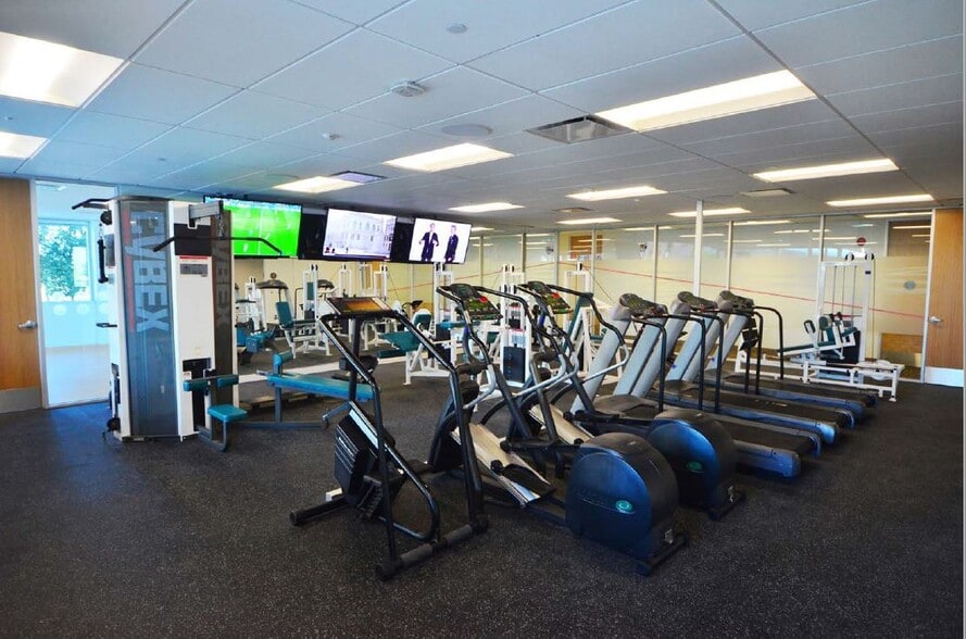 More Photos Of 13905 University Blvd, Sugar Land Medical For Sale