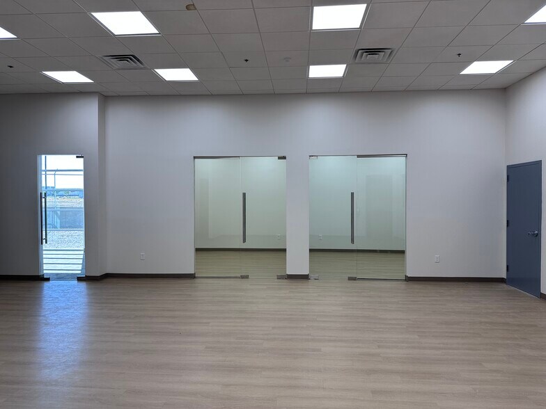 More Photos Of 19926 Kraus Lp, Laredo Distribution For Sale