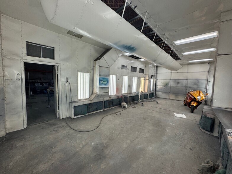 More Photos Of 4500-4508 E 27th St, Kansas City Service For Lease