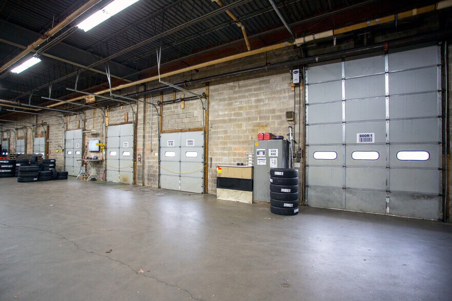 More Photos Of 6 Willow Rd, Ayer Warehouse For Lease