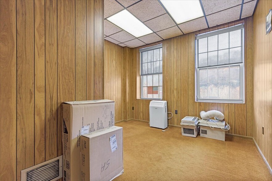 More Photos Of 1017 3rd Ave, New Brighton Office For Sale