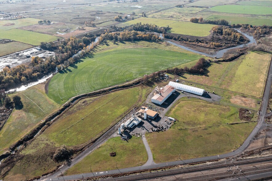 More Photos Of 405 Hoosier, Stanfield Food Processing For Lease