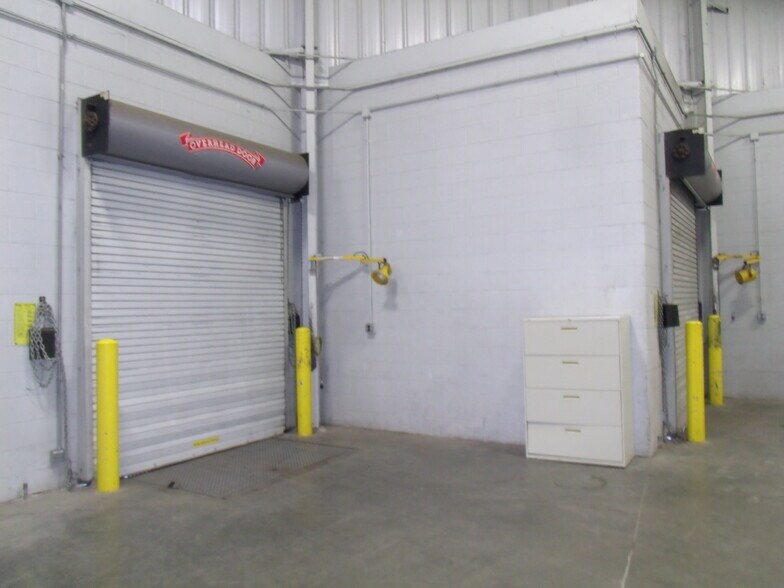 More Photos Of 411 Holmes St, Frankfort Light Distribution For Sale