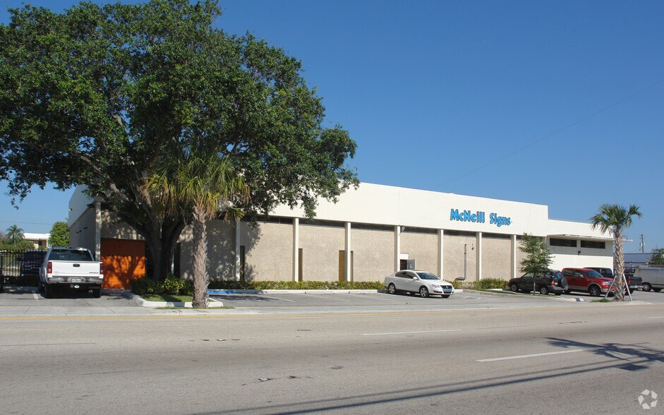 More Photos Of 551 S Dixie Hwy E, Pompano Beach Warehouse For Lease