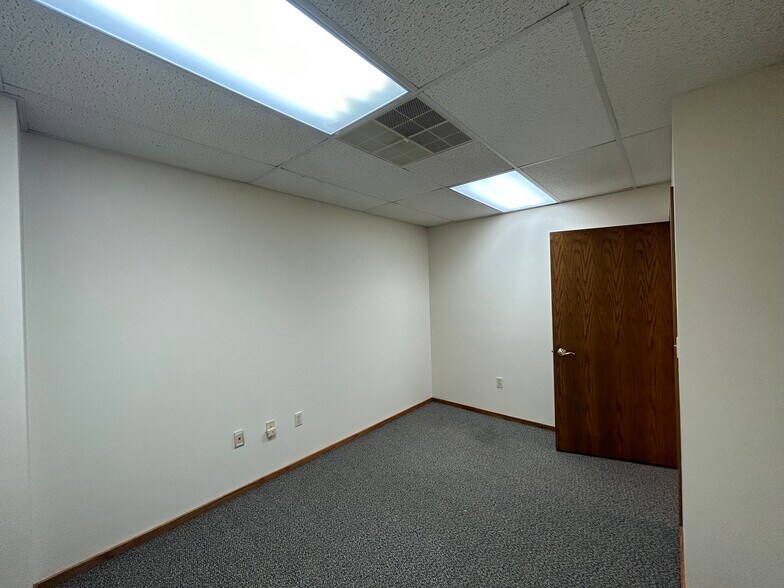 More Photos Of 1820 Post Rd, Plover Storefront Retail Office For Lease