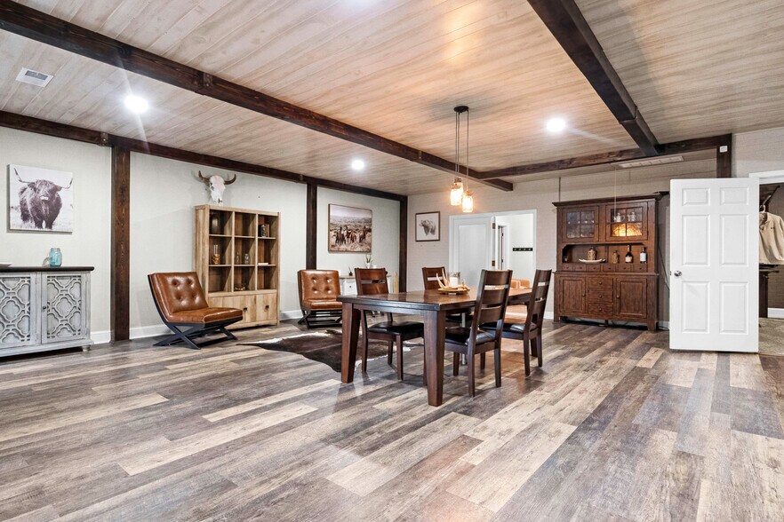 More Photos Of 11155 Hubbard Rd, Kansas City Flex For Sale