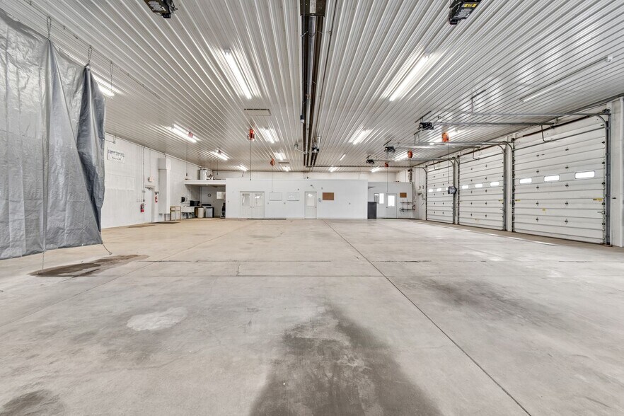 More Photos Of 200 Roosevelt St, Minerva Warehouse For Lease