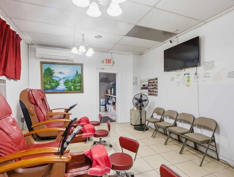 More Photos Of 2517 Washington Blvd, Baltimore Storefront Retail Residential For Sale