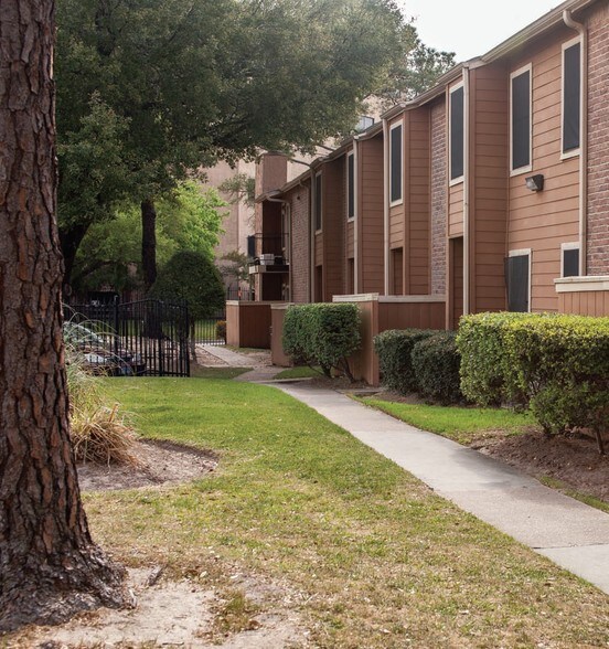 More Photos Of 12803 Northborough Dr, Houston Apartments For Sale