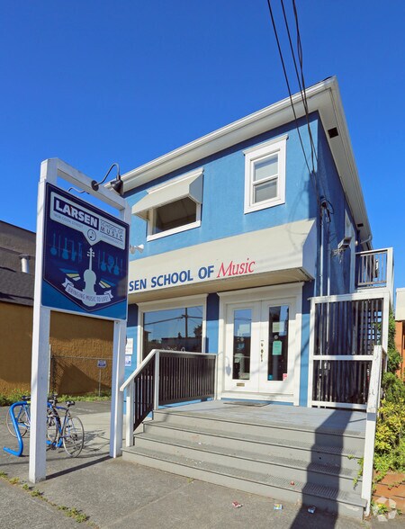 More Photos Of 1808 Cook St, Victoria Schools For Sale