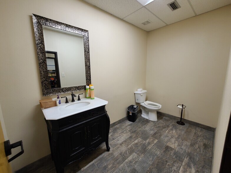 More Photos Of 1110 Collins Blvd E, Richardson Light Manufacturing For Lease