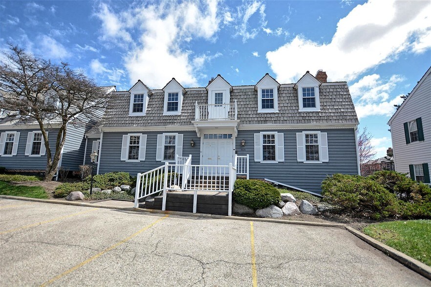 More Photos Of 1626 W Colonial Pky, Inverness Office For Sale