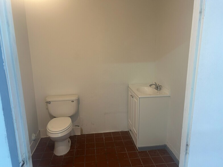 More Photos Of 11500 Atlantic Ave, Lynwood Storefront Retail Residential For Sale